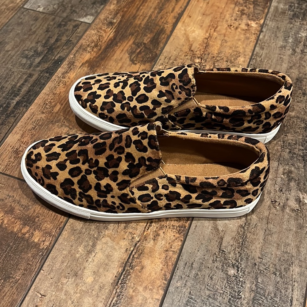 Leopard Print Slip-On Sneakers. Super Cute & Comfy! Size 8  NWOB
